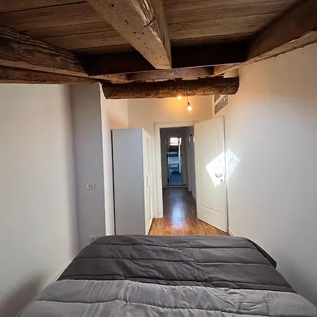Loft Mansardato Sullo Skyline Di Μπέργκαμο
