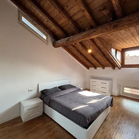 Loft Mansardato Sullo Skyline Di